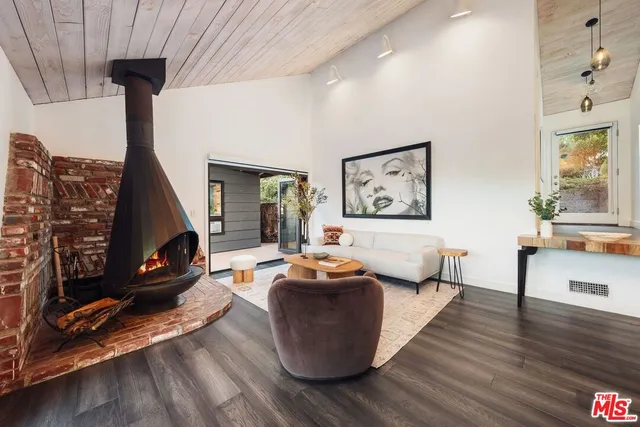 $1,550,000 | 19806 Valley View Drive, Topanga, CA 90290