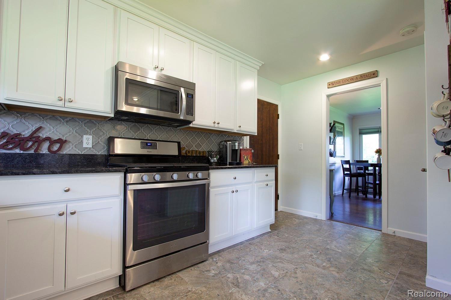 31949 Farmersville Road Farmington, MI 48334 - Photo 9 of 32 Kitchen
