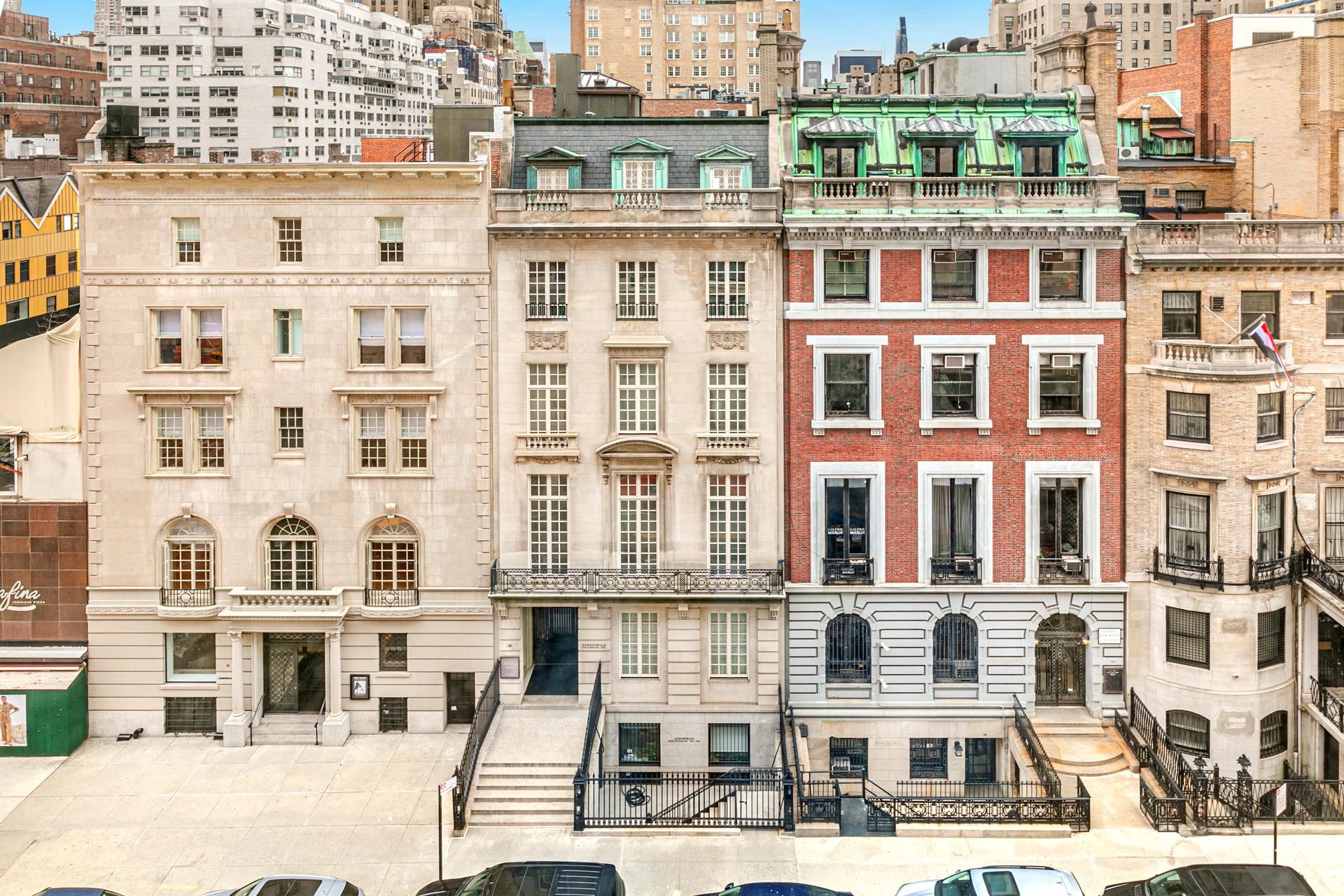 27 East 79th Street, Unit DUPLEX7/8 Manhattan, NY 10075 - Photo 19 of 20 a front view of a building with a street