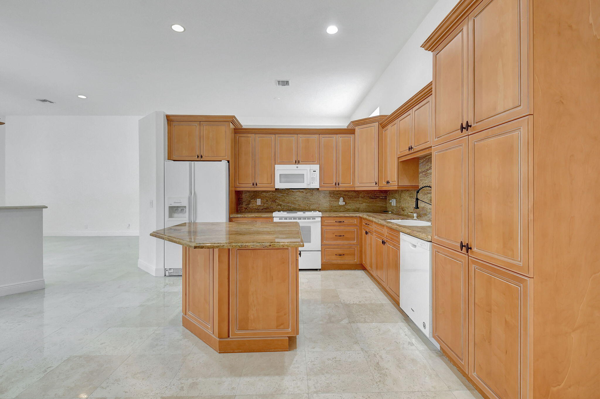 6689 Northwest 23rd Terrace Boca Raton, FL 33496 - Photo 17 of 40 19-web-or-mls-DSC_6645