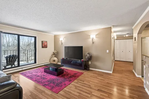 $184,900 | 5645 Green Cir Drive, Unit 108, Hopkins, MN 55343