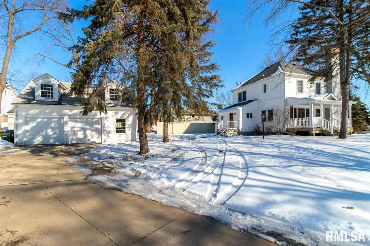 3214 Jersey Ridge Road Davenport, IA 52807 - Photo 3 of 24 Gallery Image 3