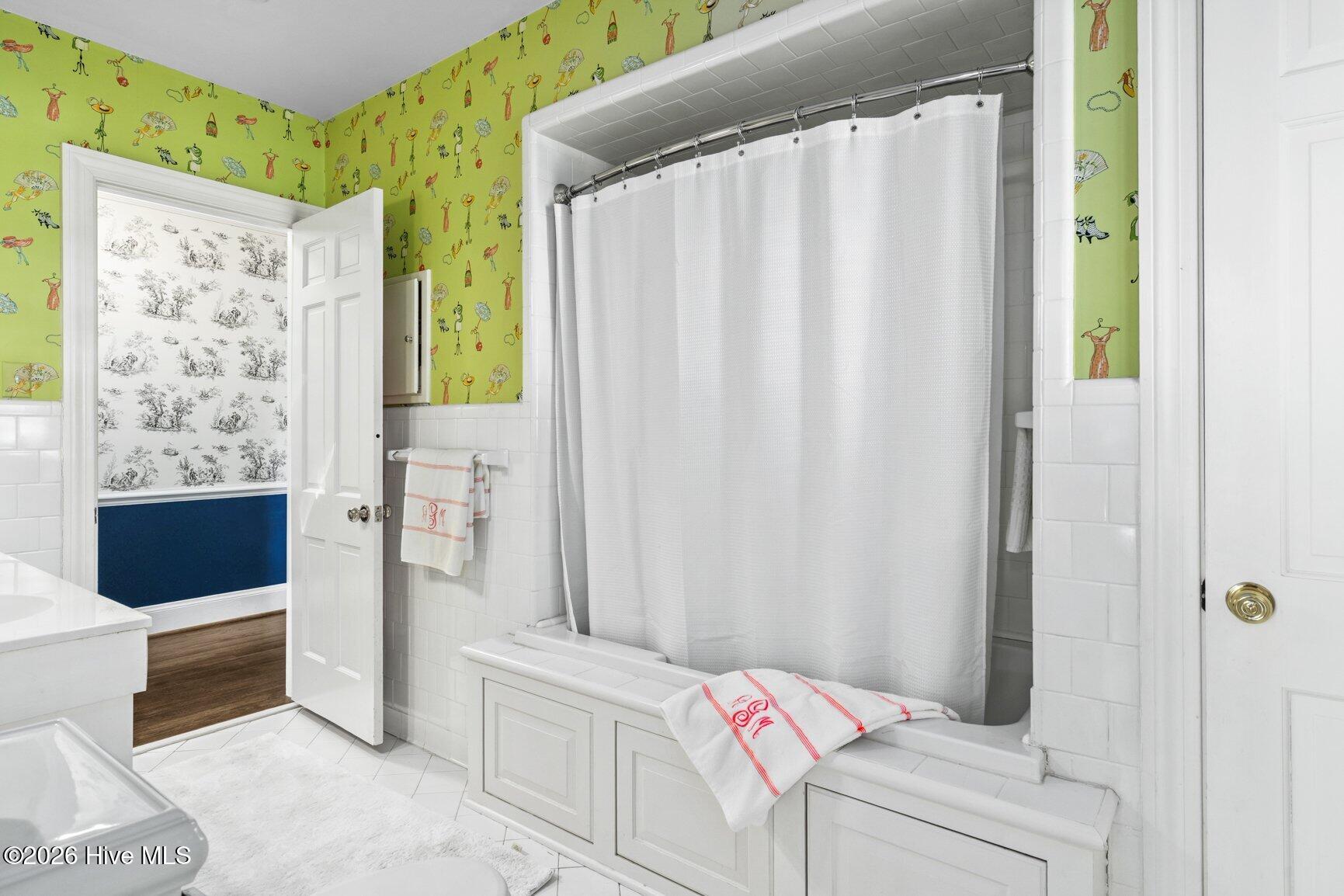3617 Hawthorne Road Rocky Mount, NC 27804 - Photo 17 of 32 Large guest bath.......