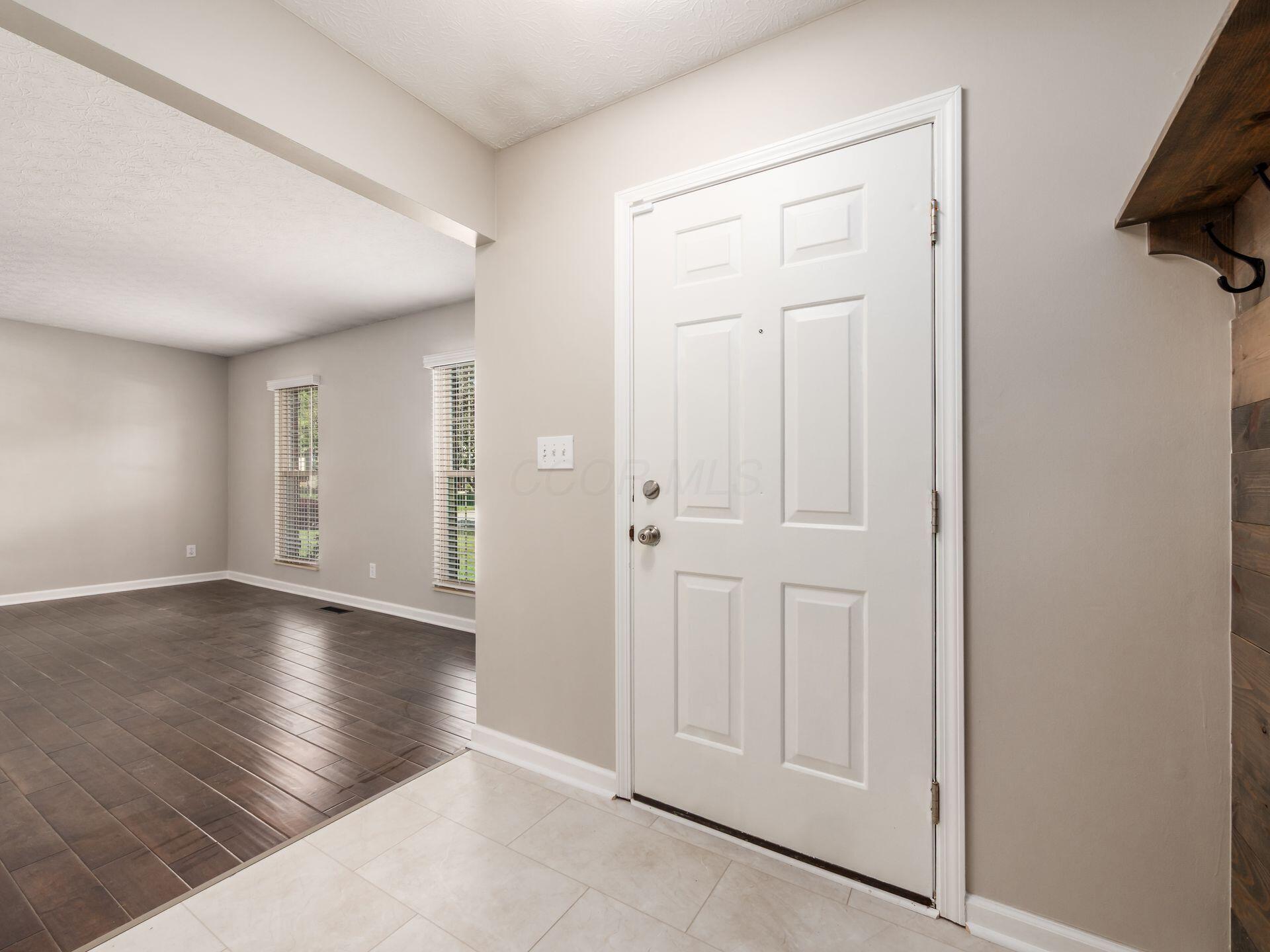 8221 Longhorn Road Powell, OH 43065 - Photo 5 of 46 Welcome Home! 8221 Longhorn Road, Powell, OH 43065