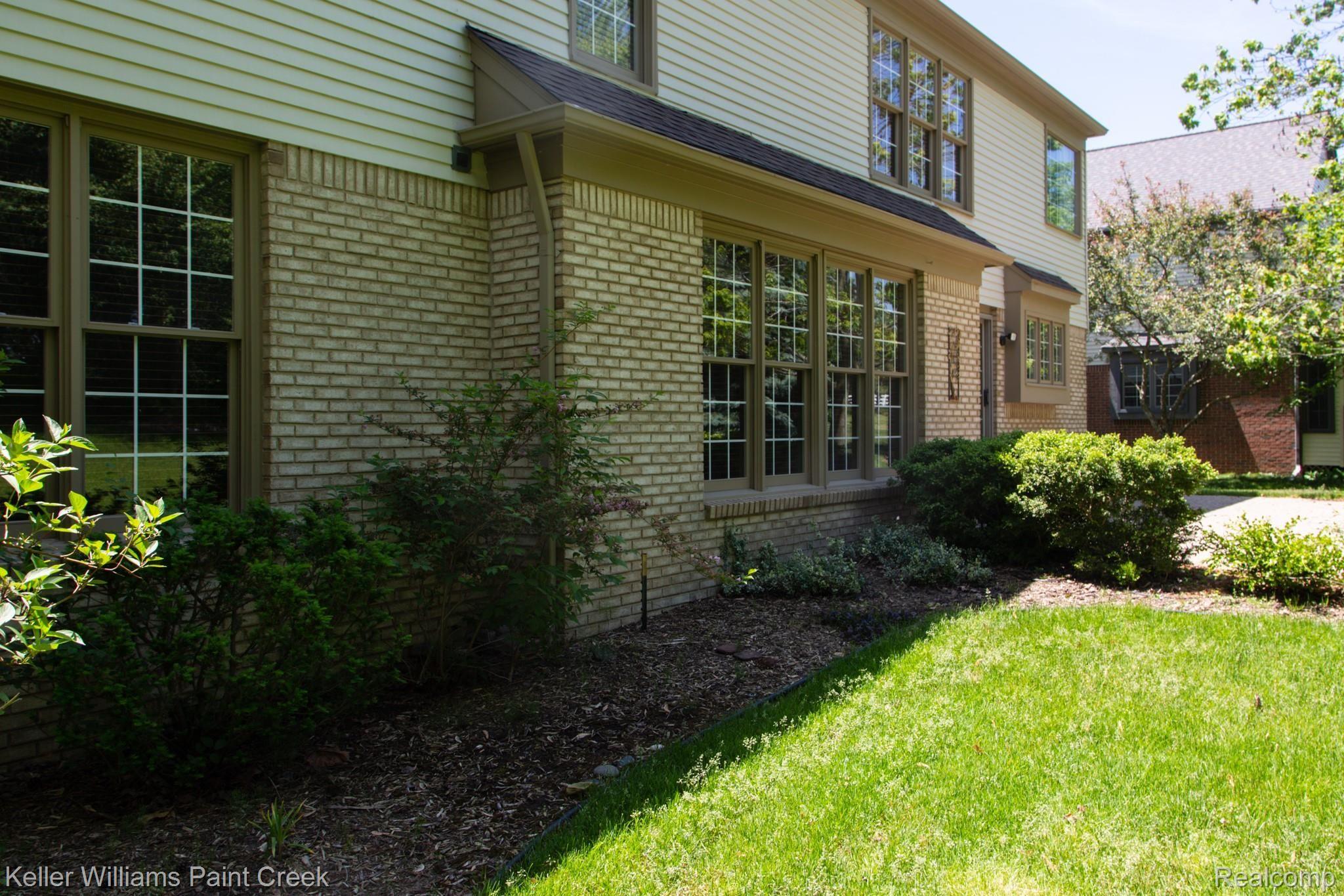 2452 Pleasant View Drive Rochester, MI 48306 - Photo 42 of 52 Lots of windows allow in plenty of light!