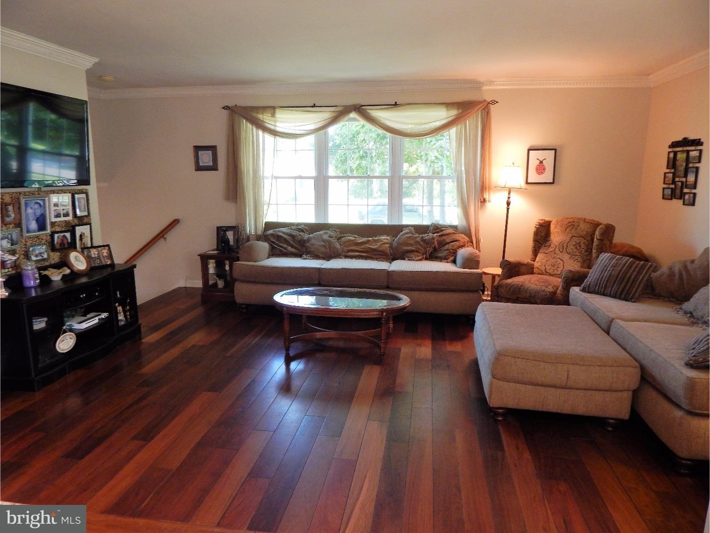 314 Bloomfield Road Warminster, PA 18974 - Photo 12 of 25 Living Room