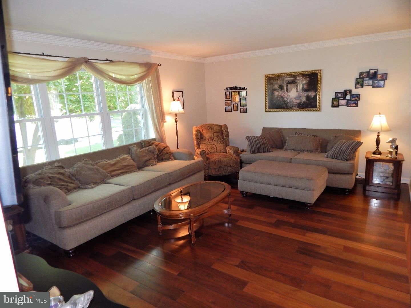 314 Bloomfield Road Warminster, PA 18974 - Photo 13 of 25 Living Room