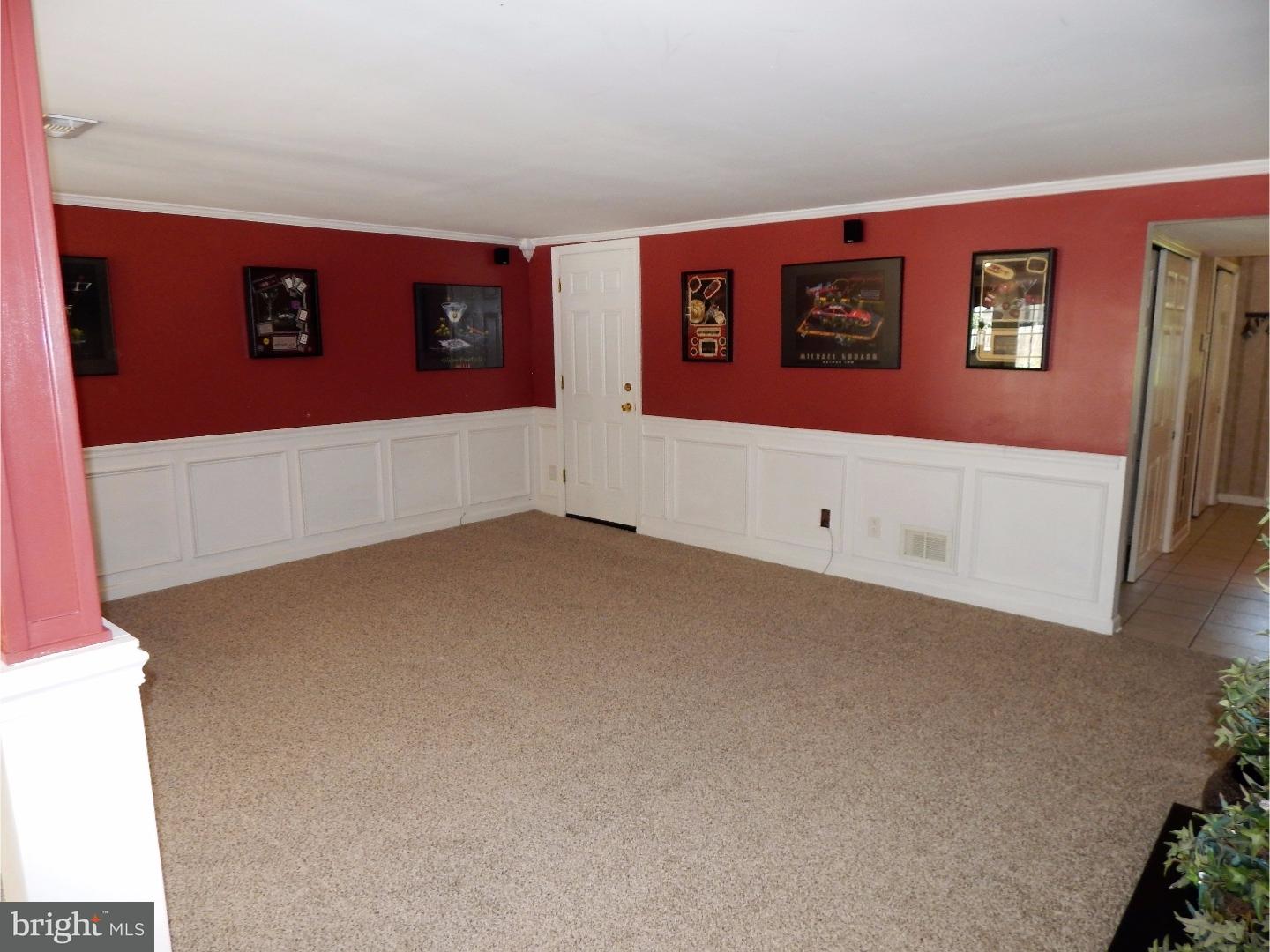 314 Bloomfield Road Warminster, PA 18974 - Photo 15 of 25 Family Room