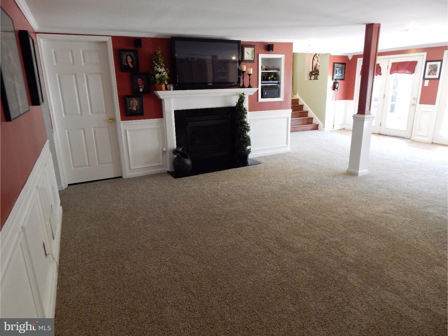 314 Bloomfield Road Warminster, PA 18974 - Photo 4 of 25 Family Room