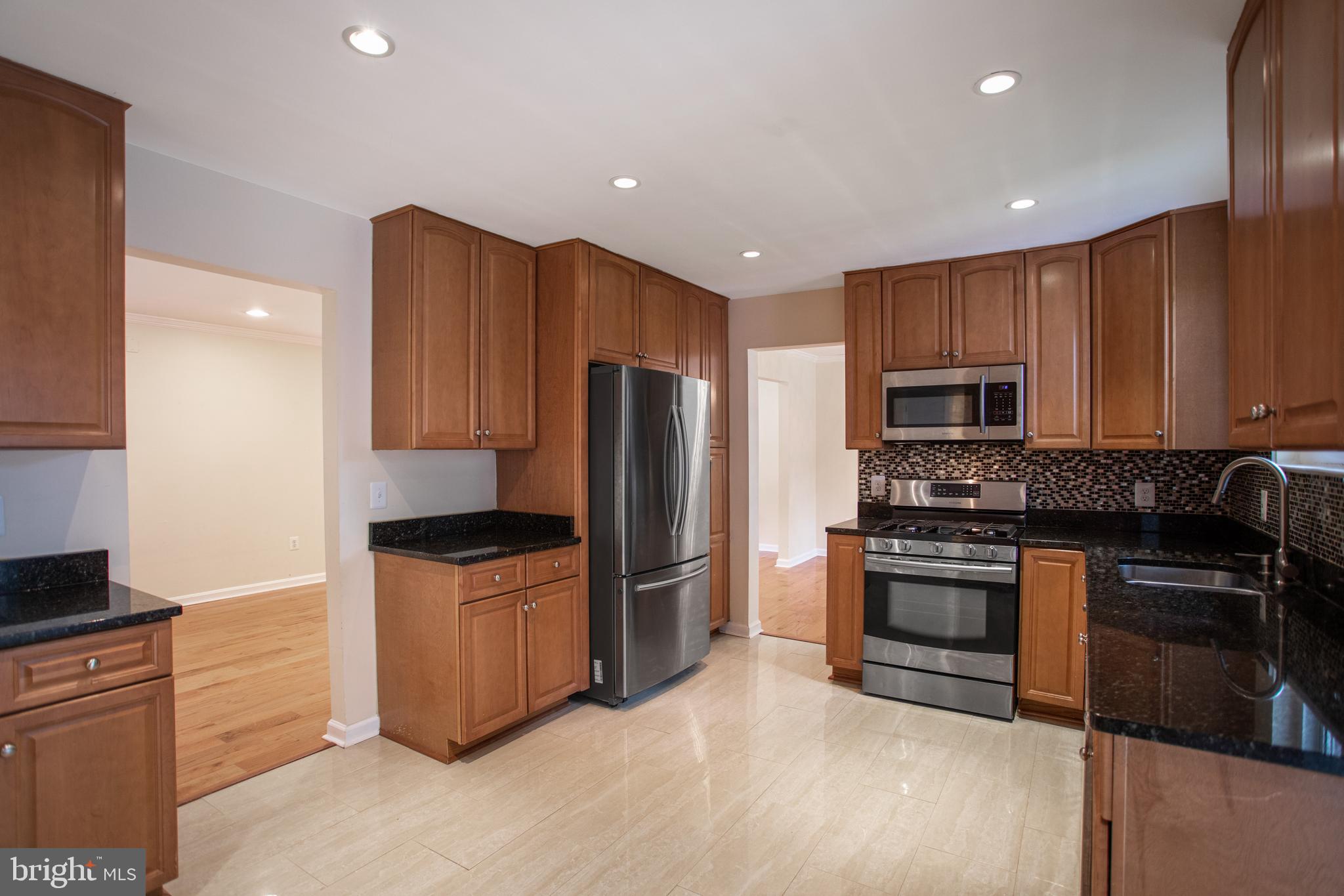 6812 Landor Lane Springfield, VA 22152 - Photo 4 of 36