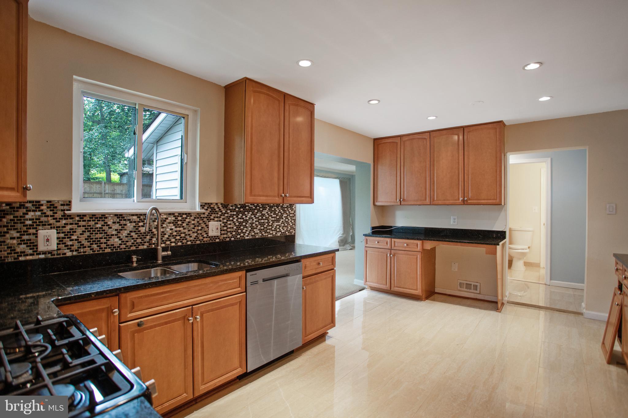 6812 Landor Lane Springfield, VA 22152 - Photo 5 of 36