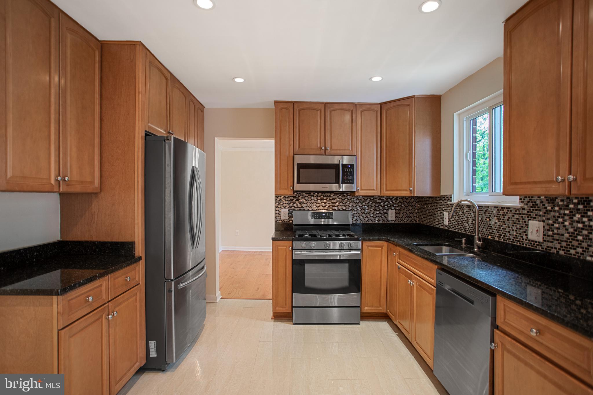 6812 Landor Lane Springfield, VA 22152 - Photo 6 of 36
