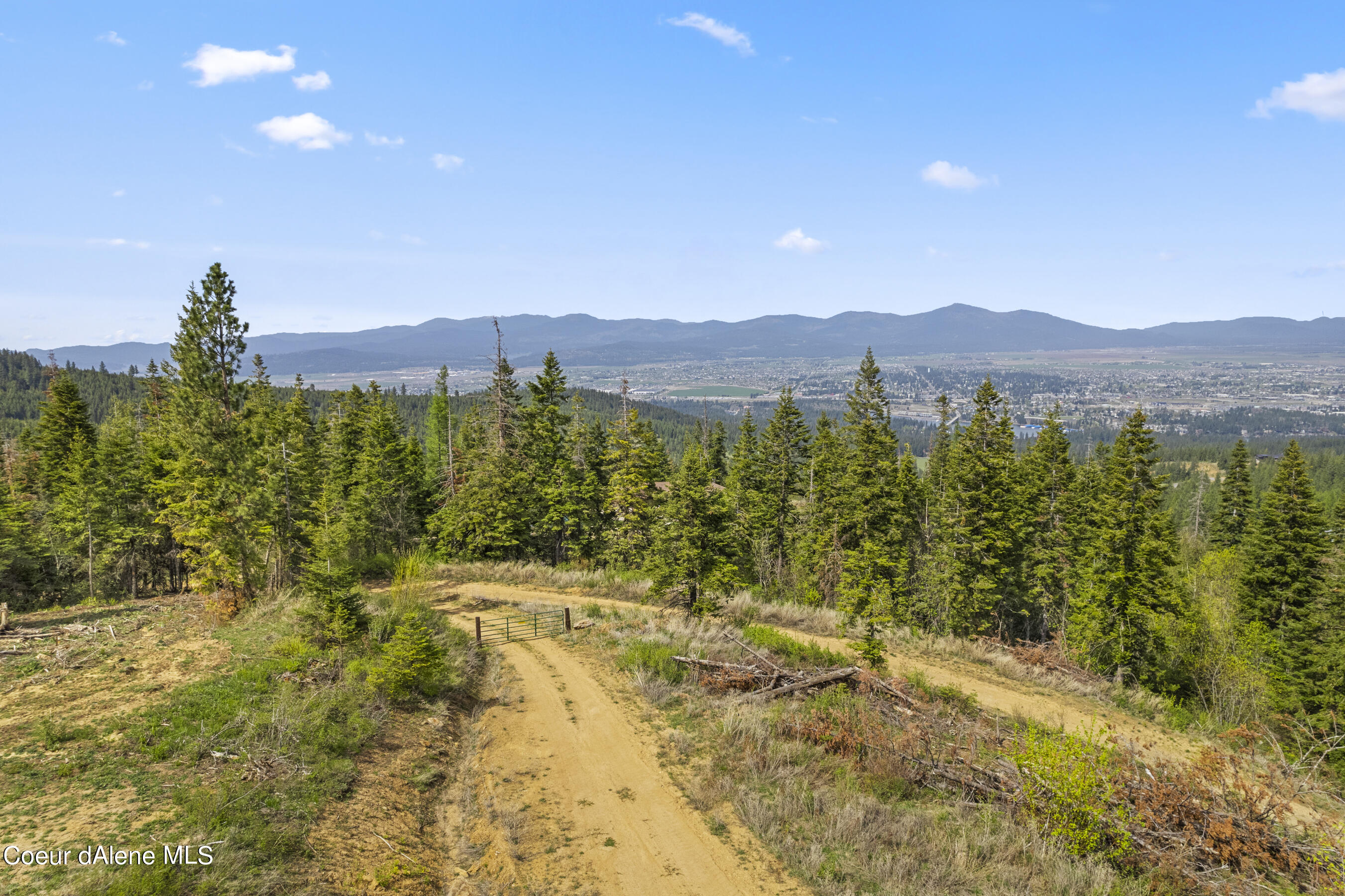 3193 South Mellick Road Post Falls, ID 83854 - Photo 9 of 15 3193SMellickRd-EverydayImHOVERIN-21