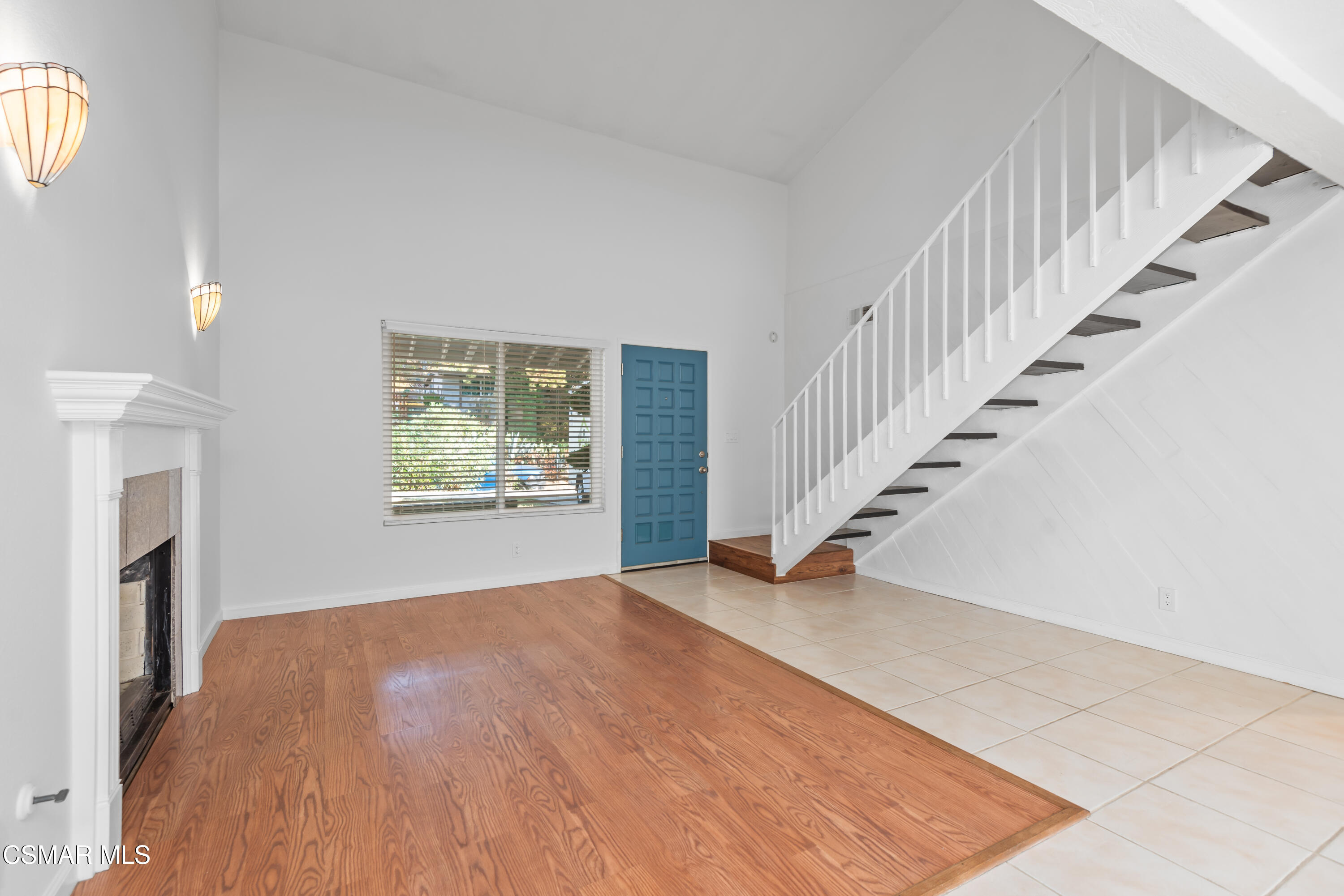 127 Maple Road Newbury Park, CA 91320 - Photo 11 of 39 Living Room
