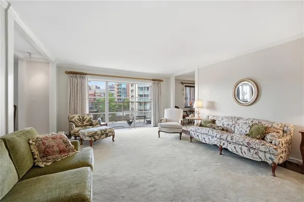 $315,000 | 310 West 49th Street, Unit 704, Kansas City, MO 64112