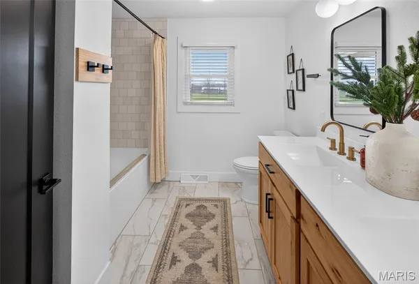 $425,000 | 16045 State Hwy D, Oak Ridge, MO 63769