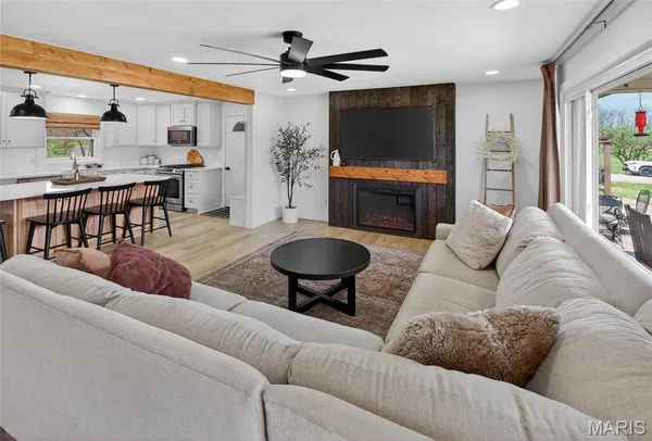 $425,000 | 16045 State Hwy D, Oak Ridge, MO 63769