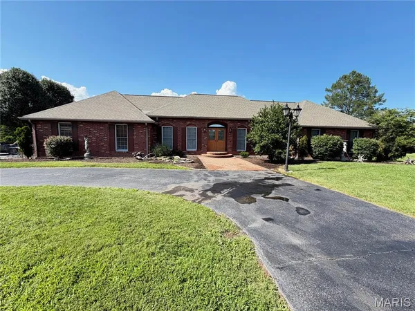 $675,000 | 4885 Pioneer Road, Hillsboro, MO 63050