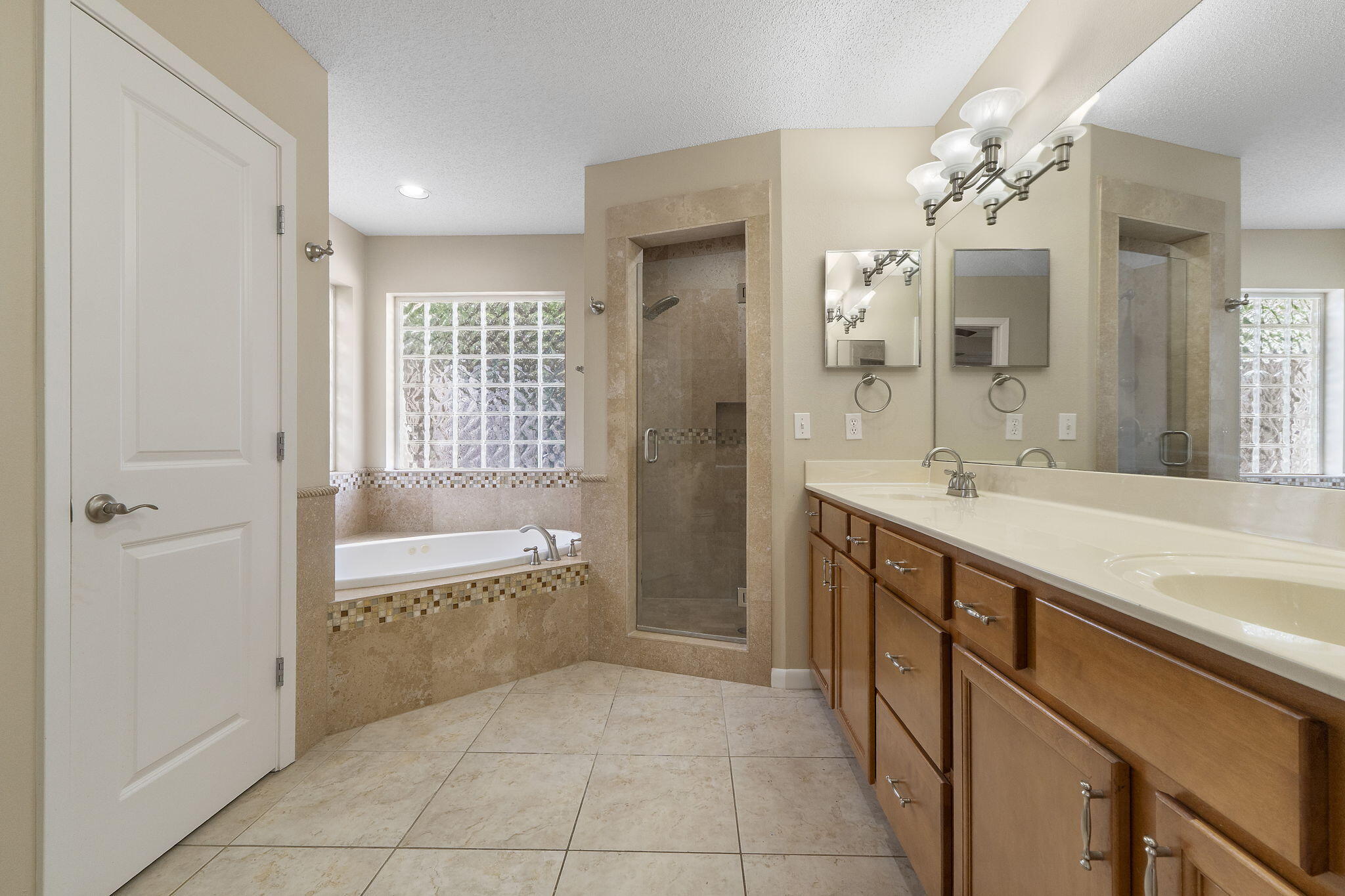 12 Hillcrest Drive Shalimar, FL 32579 - Photo 23 of 45 a spacious bathroom with a bathtub sink and mirror