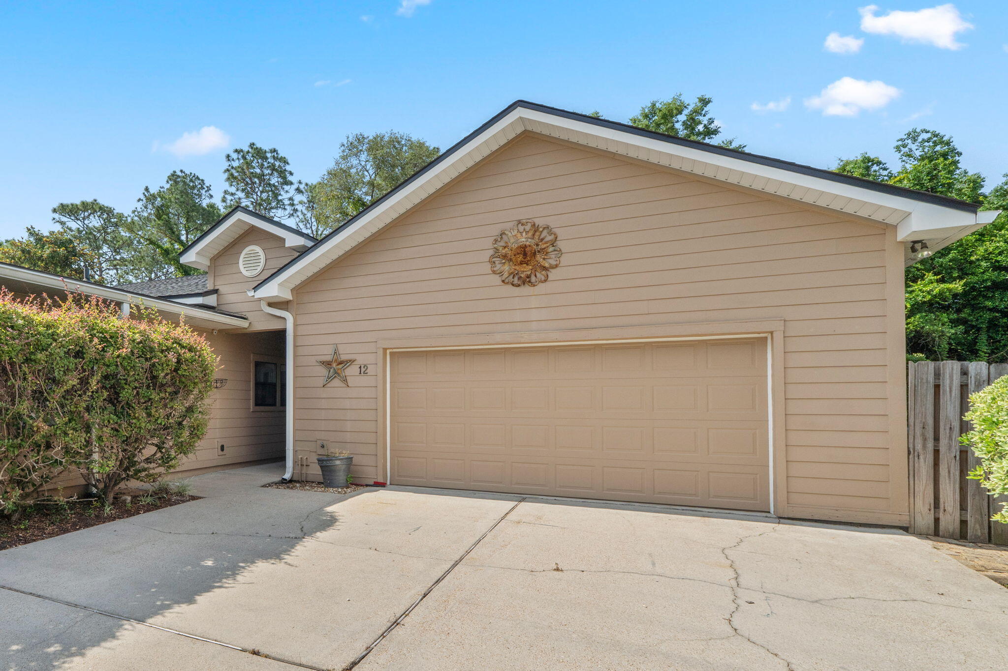 12 Hillcrest Drive Shalimar, FL 32579 - Photo 3 of 45 a front view of house with yard