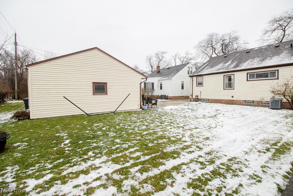 5691 Cherokee Road Cleveland, OH 44124 - Photo 8 of 40