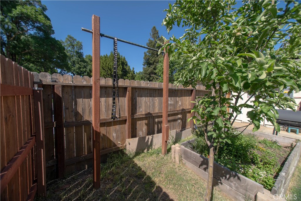 1 San Ramon Drive Chico, CA 95973 - Photo 31 of 42 a balcony with trees in front of it