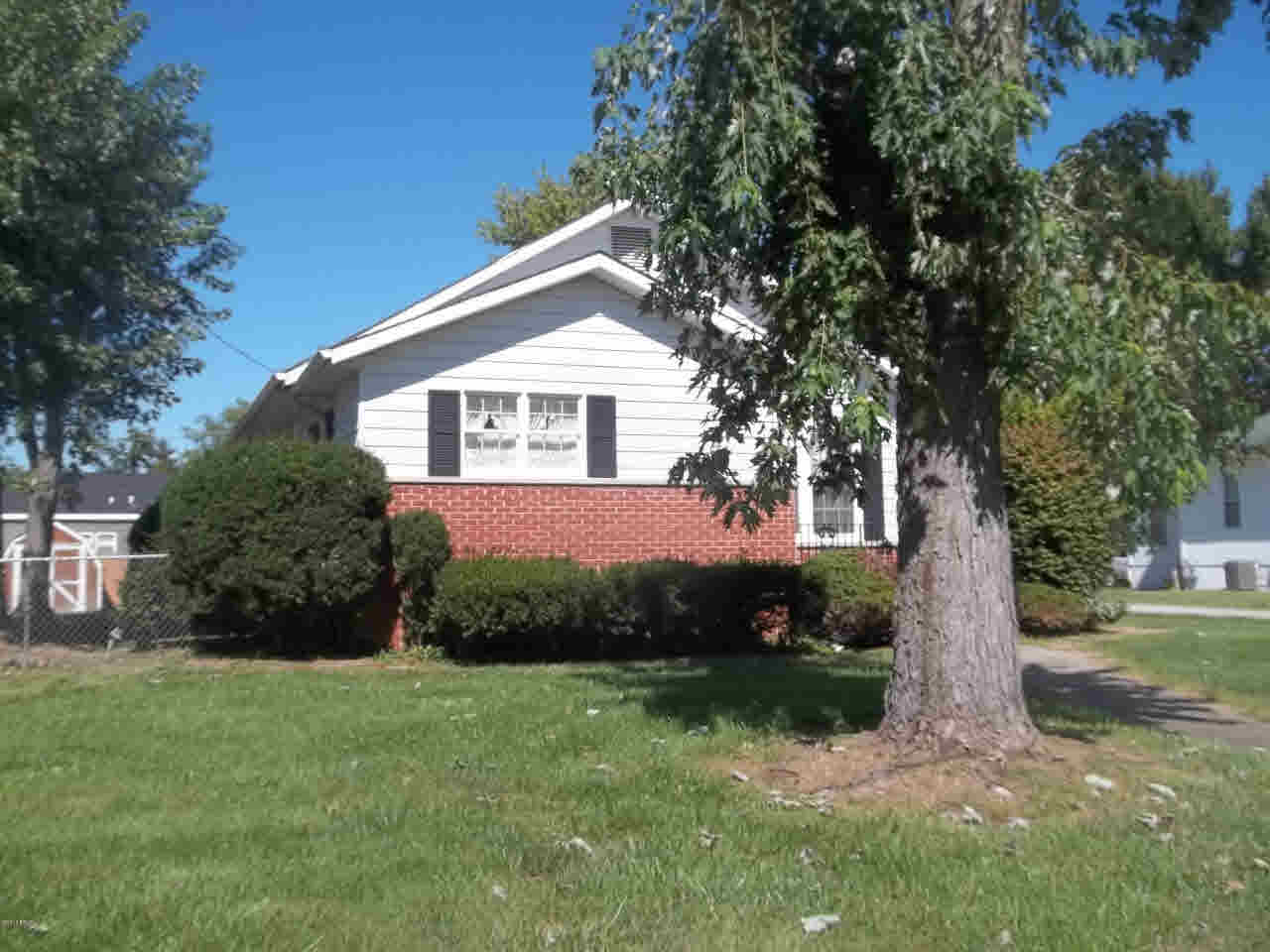 209 West Reed Street Benton, IL 62812 - Photo 3 of 36
