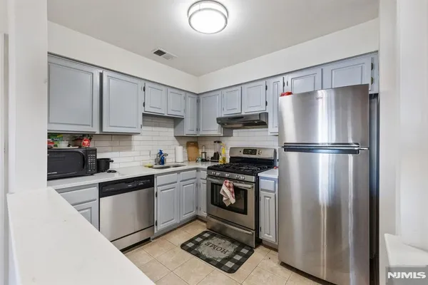 $375,000 | 1131 Waterford Drive, Edison, NJ 08817
