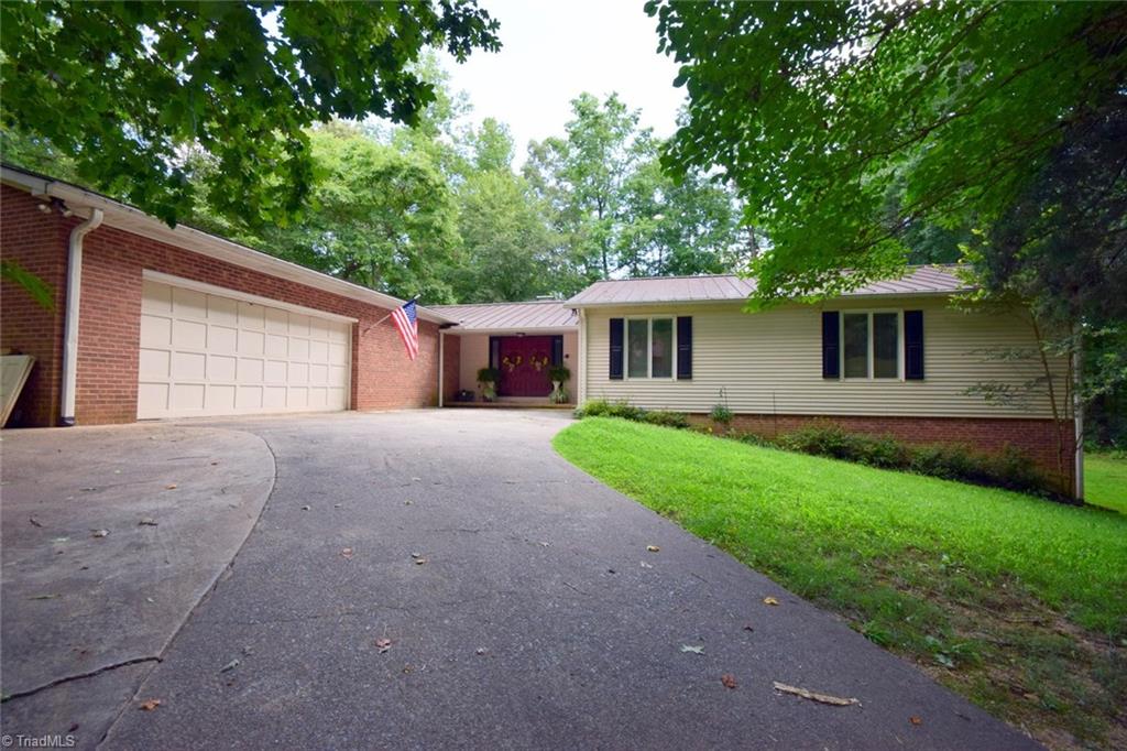 428 4 Brooks Road Winston-Salem, NC 27107 - Photo 1 of 22 Gallery Image 1
