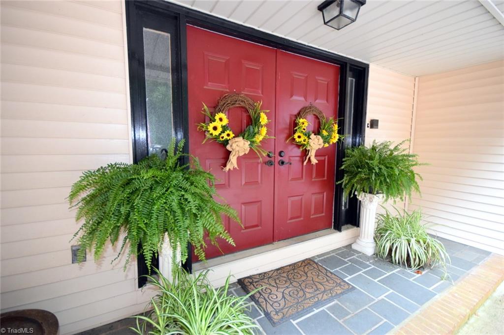 428 4 Brooks Road Winston-Salem, NC 27107 - Photo 2 of 22 Gallery Image 2