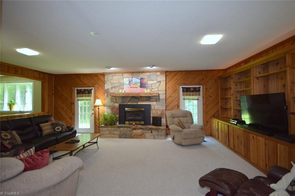 428 4 Brooks Road Winston-Salem, NC 27107 - Photo 4 of 22 Gallery Image 4