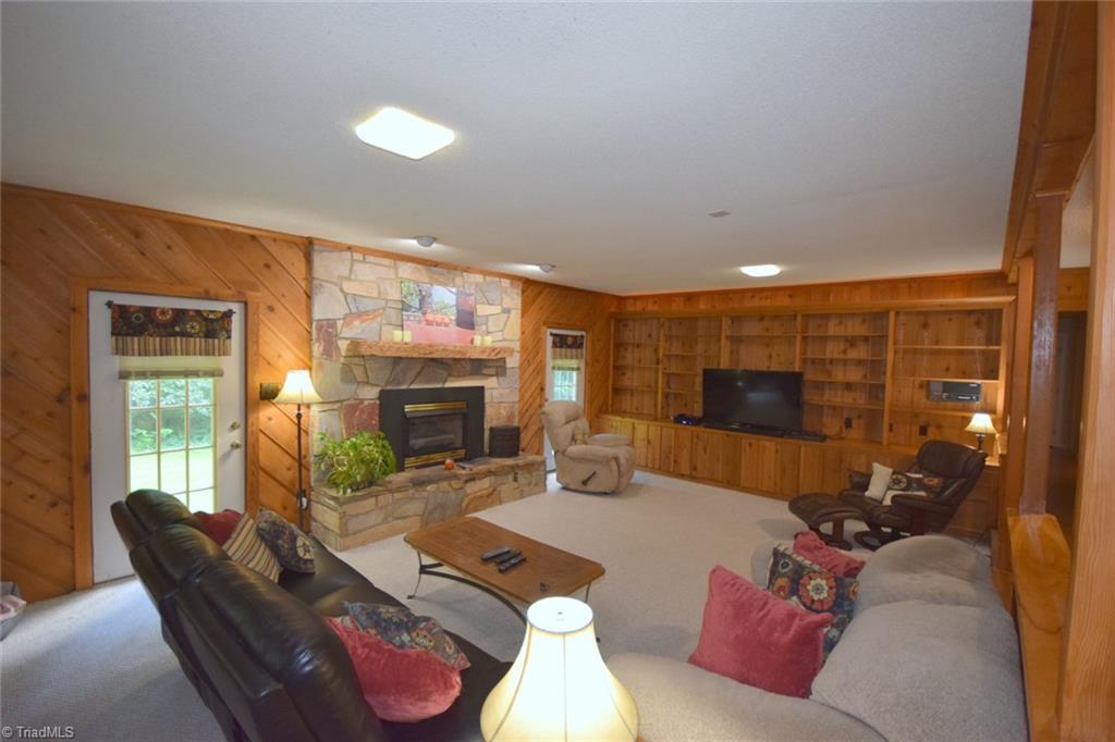 428 4 Brooks Road Winston-Salem, NC 27107 - Photo 5 of 22 Gallery Image 5