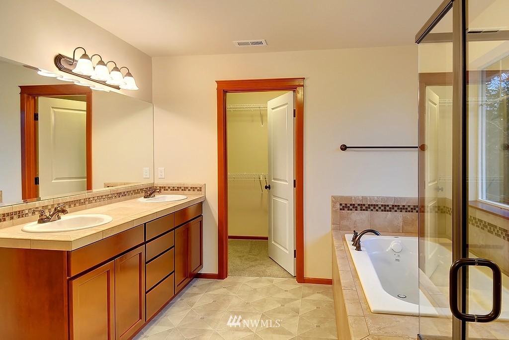 9010 217th Street Southwest Edmonds, WA 98026 - Photo 11 of 15 Gallery Image 11