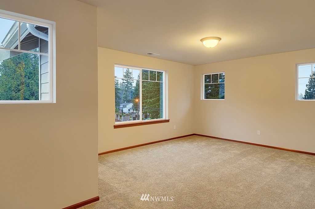 9010 217th Street Southwest Edmonds, WA 98026 - Photo 12 of 15 Gallery Image 12