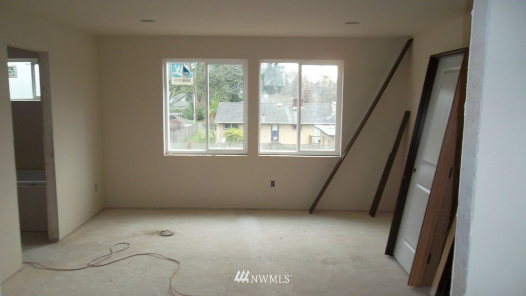9010 217th Street Southwest Edmonds, WA 98026 - Photo 3 of 15 Gallery Image 3