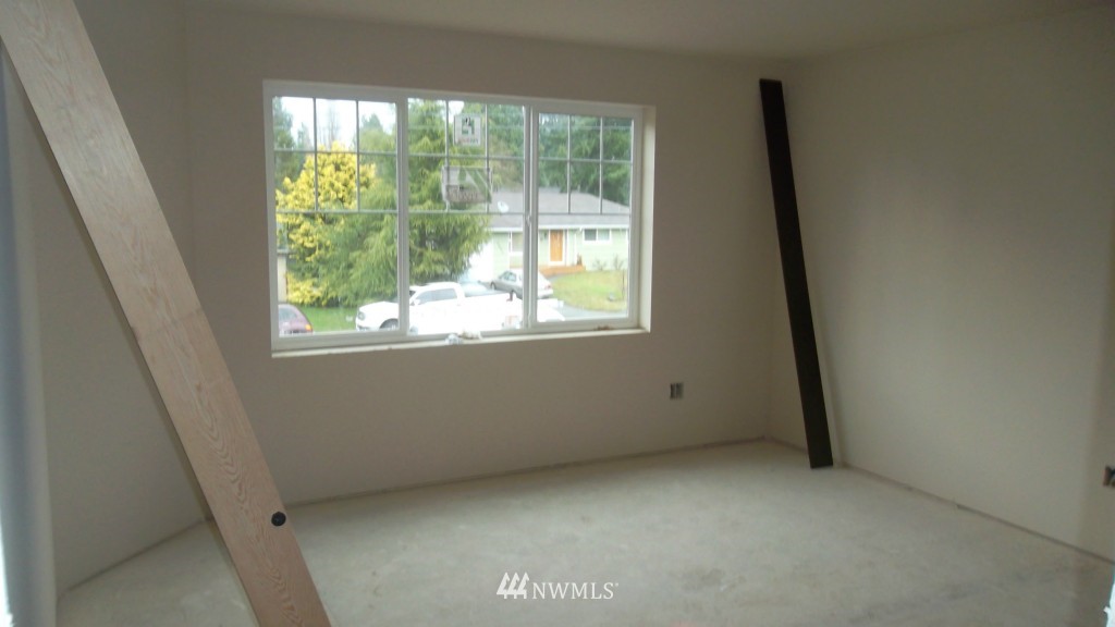 9010 217th Street Southwest Edmonds, WA 98026 - Photo 4 of 15 Gallery Image 4