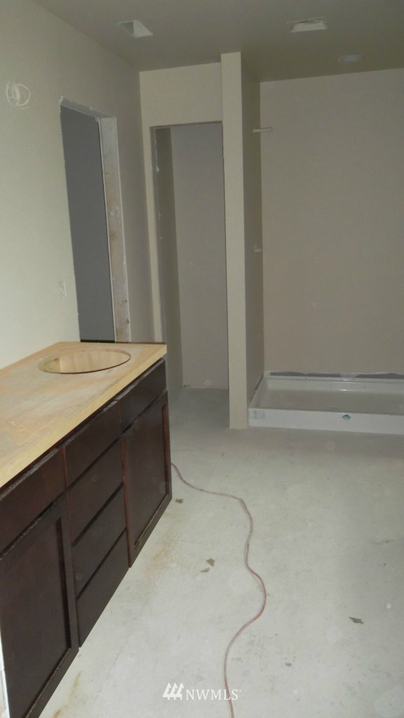 9010 217th Street Southwest Edmonds, WA 98026 - Photo 5 of 15 Gallery Image 5