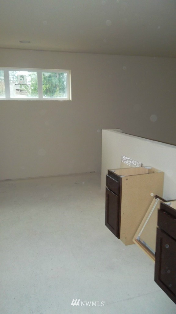 9010 217th Street Southwest Edmonds, WA 98026 - Photo 7 of 15 Gallery Image 7
