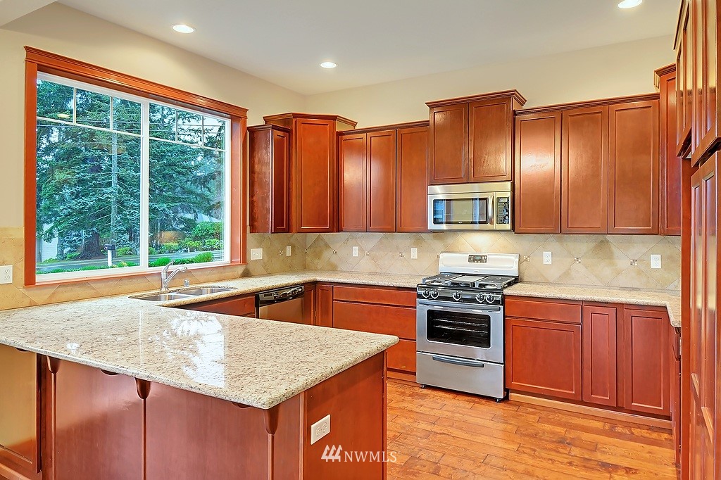 9010 217th Street Southwest Edmonds, WA 98026 - Photo 9 of 15 Gallery Image 9
