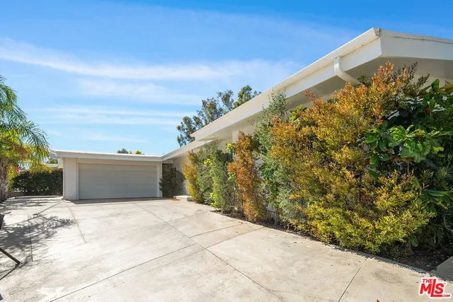 a view of a pathway with a big yard