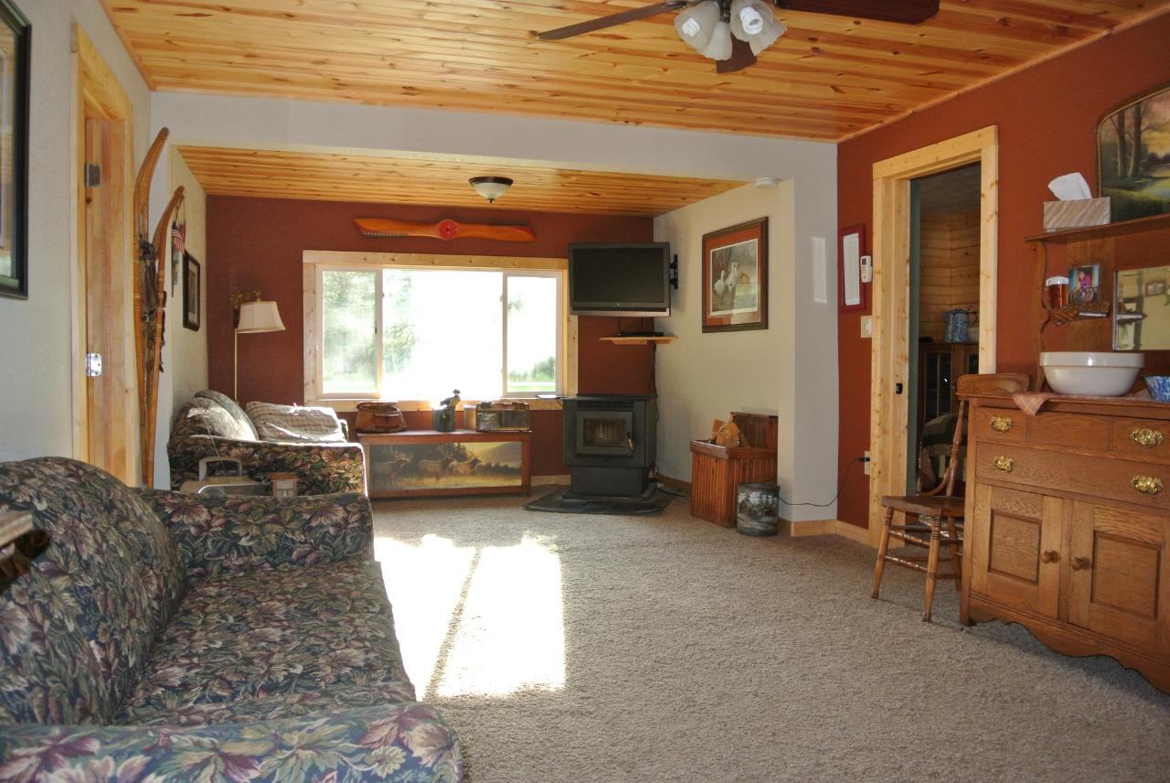 5032 Evergreen Court Rhinelander, WI 54501 - Photo 2 of 28 Gallery Image 2