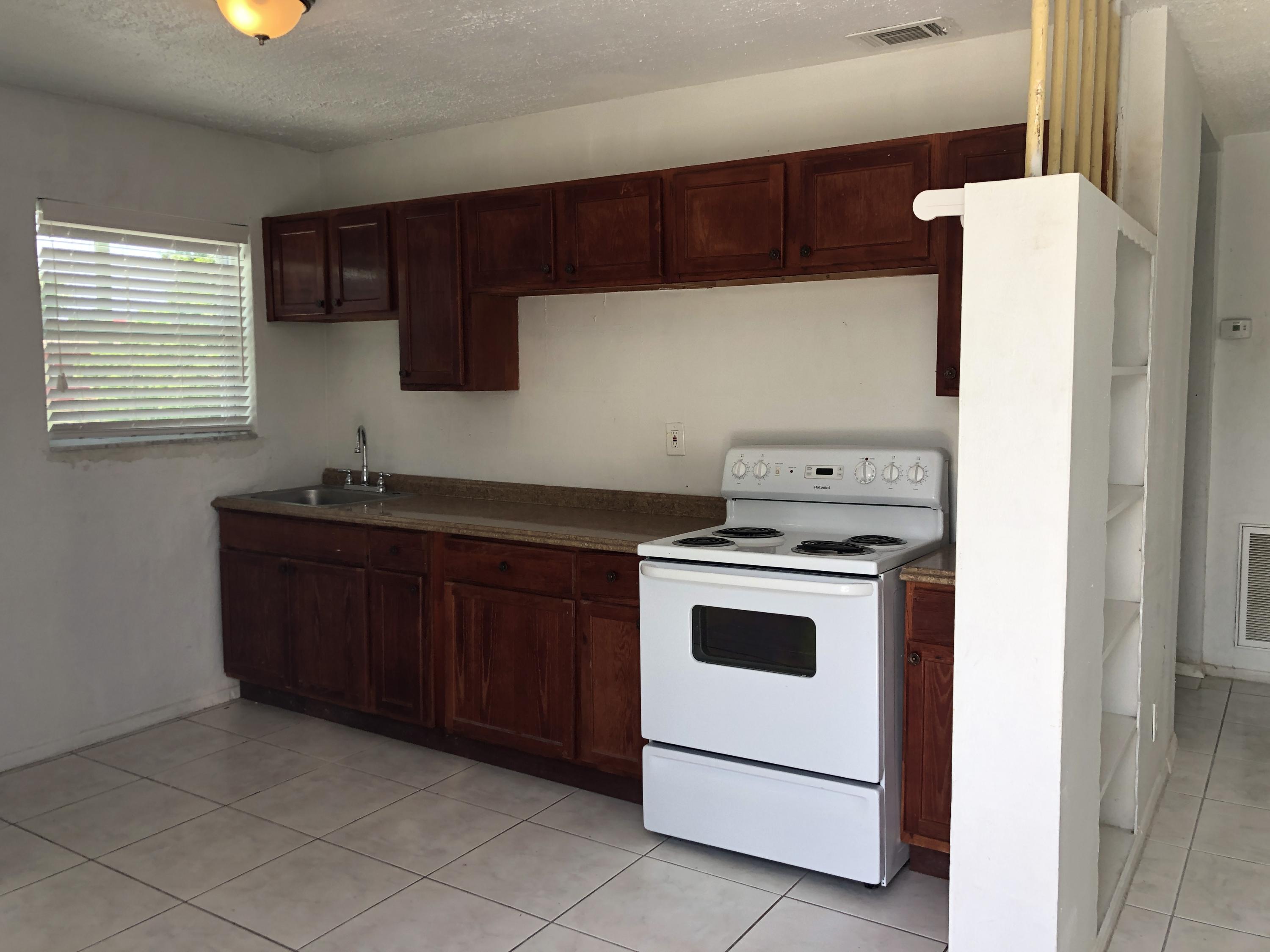 184 West 24th Street Riviera Beach, FL 33404 - Photo 16 of 27 IMG_4846