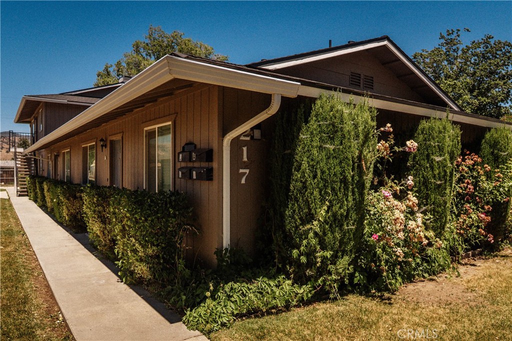 217 East I Street Tehachapi, CA 93561 - Photo 4 of 23