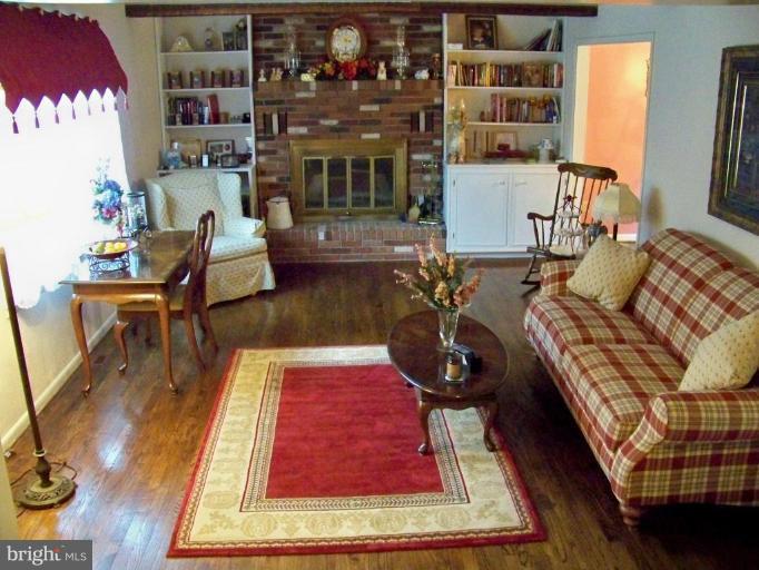 3309 View Ridge Court Manchester, MD 21102 - Photo 6 of 28 Living Room