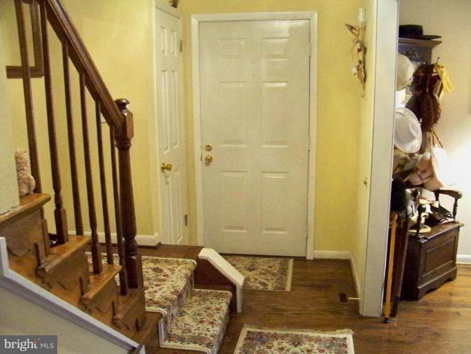 3309 View Ridge Court Manchester, MD 21102 - Photo 9 of 28 Entrance / Foyer