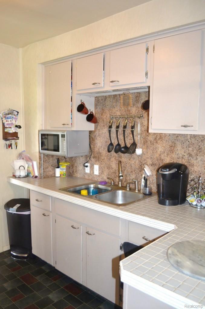 16079 East 13 Mile Road Fraser, MI 48026 - Photo 4 of 7 008.jpg
