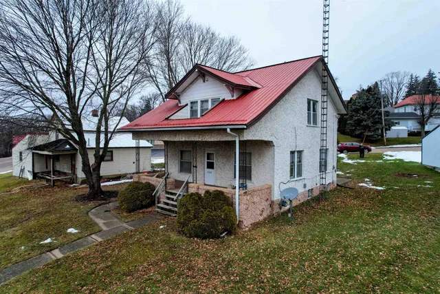 $114,900 | 522 Canal Street, Bloomington, WI 53804