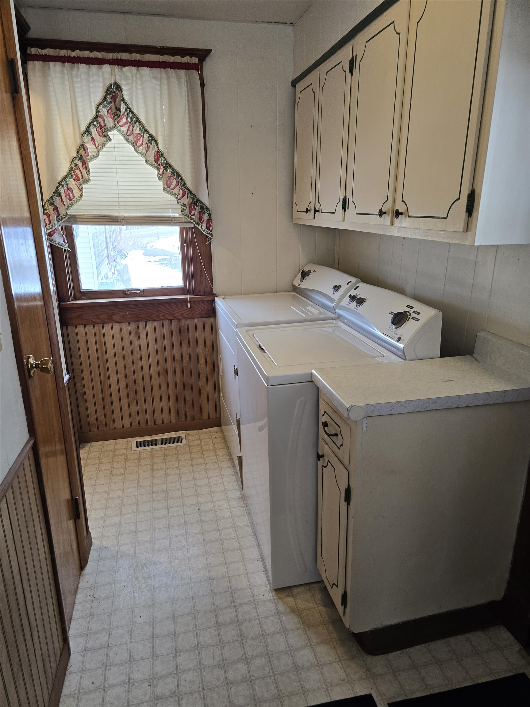 522 Canal Street Bloomington, WI 53804 - Photo 11 of 22