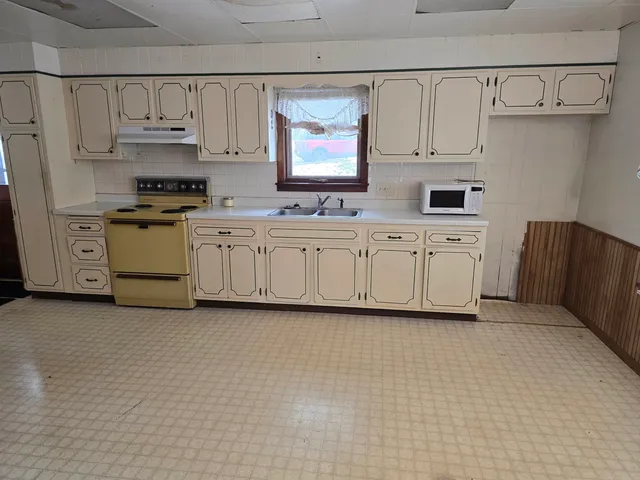 $114,900 | 522 Canal Street, Bloomington, WI 53804