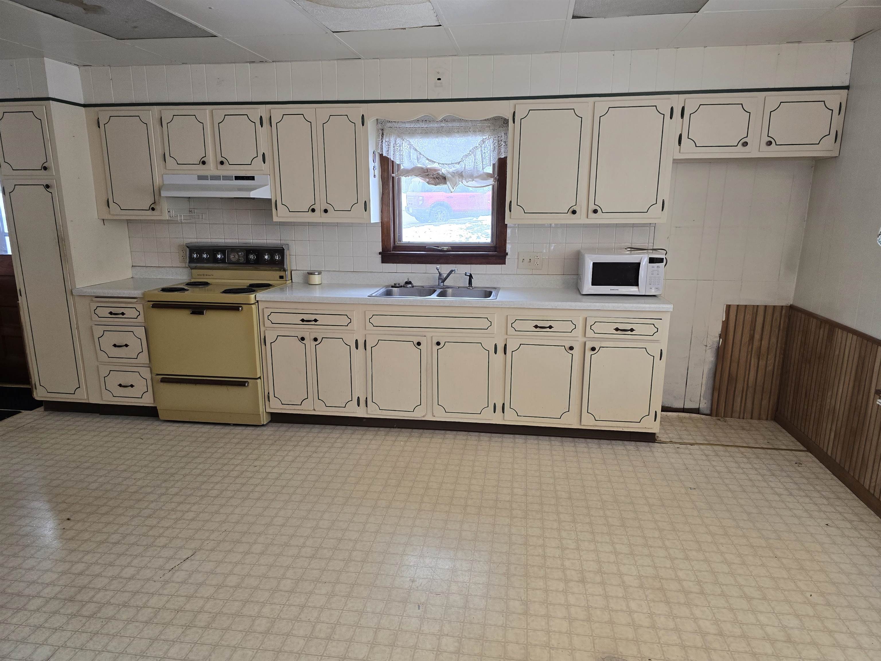 522 Canal Street Bloomington, WI 53804 - Photo 7 of 22